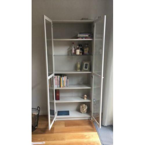 Vitrinekast / boekenkast ( Ikea Billy )met extra glasplaat