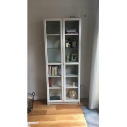 Vitrinekast / boekenkast ( Ikea Billy )met extra glasplaat
