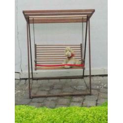 Poppen Deens design schommelstoel voor poppen vintage retro.