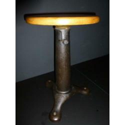 Prachtige vintage gietijzeren bijzettafel/kruk/tabouret