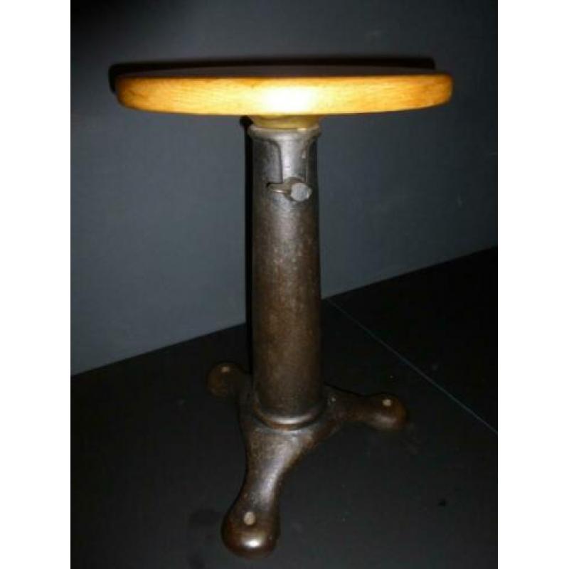 Prachtige vintage gietijzeren bijzettafel/kruk/tabouret