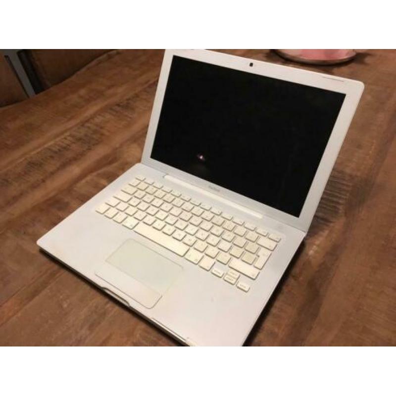 Apple laptop A1181 met boxjes