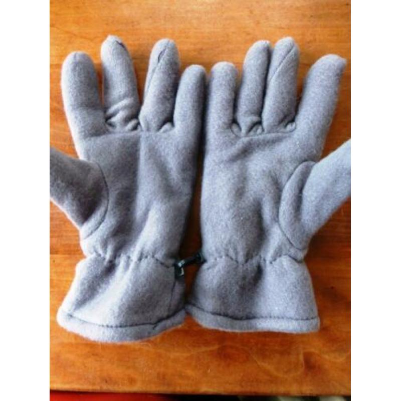 Twee paar warme handschoenen