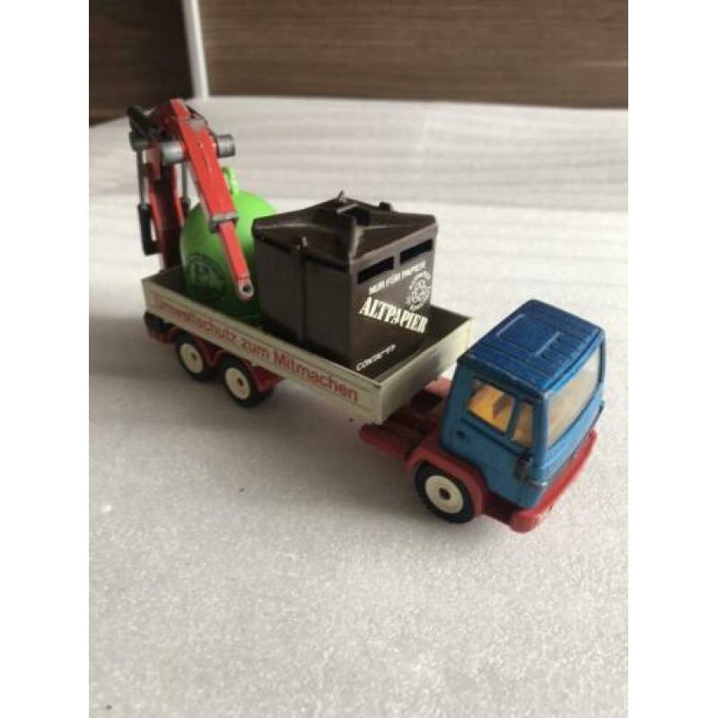 Siku Mercedes Bakwagen met Kraan .
