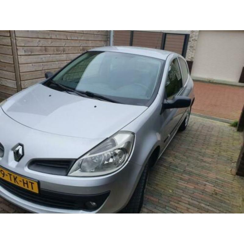 Renault Clio 1.4 16V 72KW 3-DRS E4 2006 Grijs
