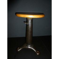 Prachtige vintage gietijzeren bijzettafel/kruk/tabouret