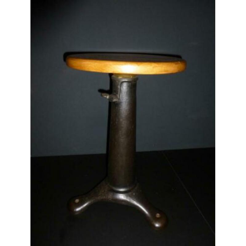 Prachtige vintage gietijzeren bijzettafel/kruk/tabouret