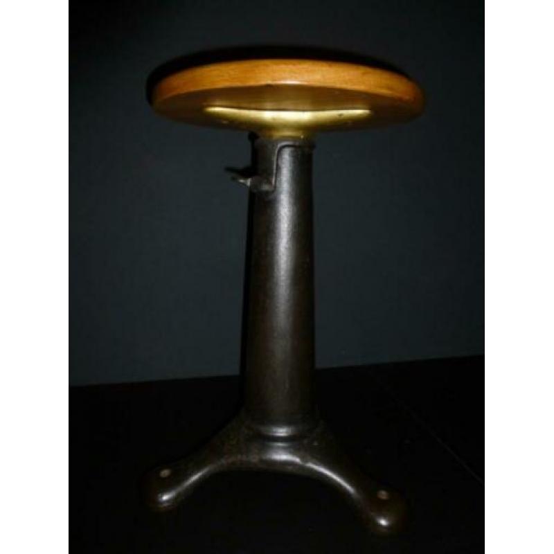 Prachtige vintage gietijzeren bijzettafel/kruk/tabouret
