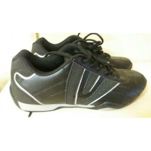 Nieuwe zwarte schoenen/ gympen