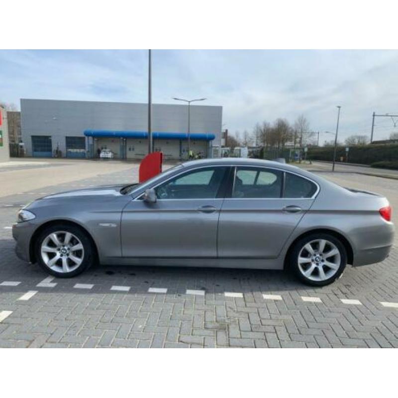 BMW 5-Serie 3.0 I 528 AUT 2010 Grijs