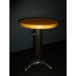 Prachtige vintage gietijzeren bijzettafel/kruk/tabouret