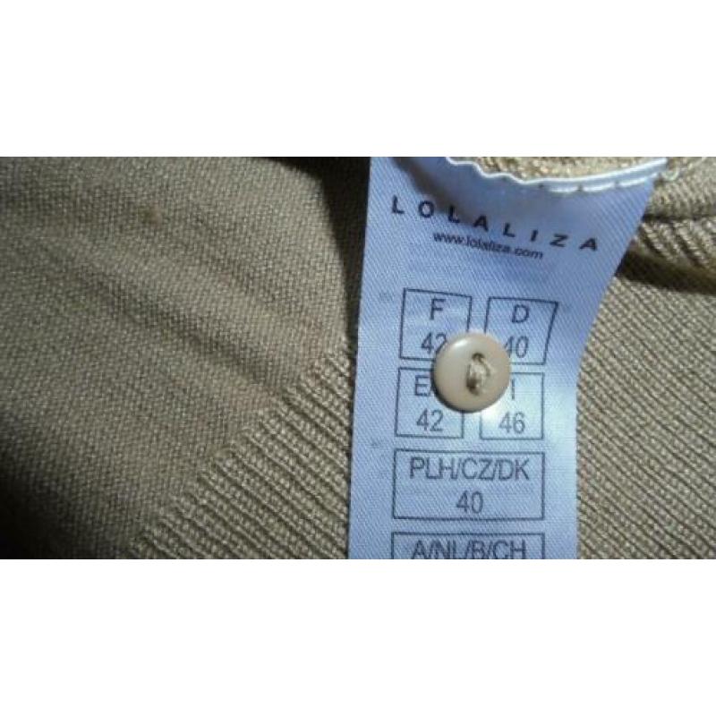 Mooi licht-taupe-kleurig vestje van Lola Liza mt 38/40