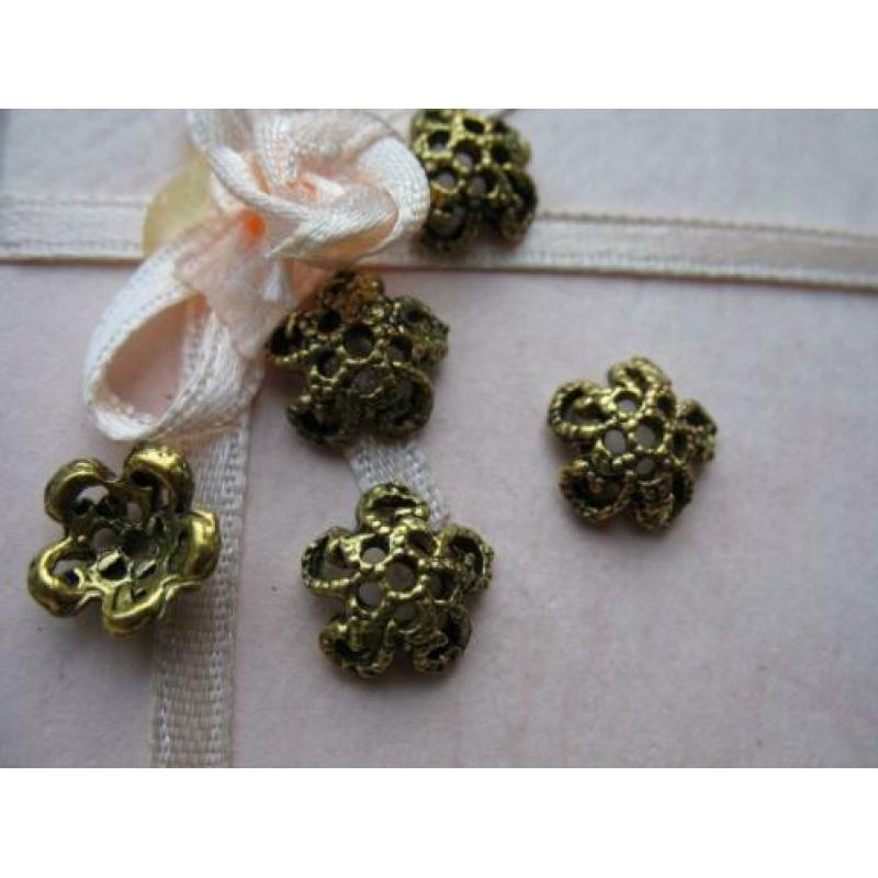 1039/ gold plated tibetiaanse kralenkapjes