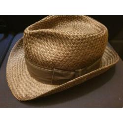 Diverse hoeden for sale