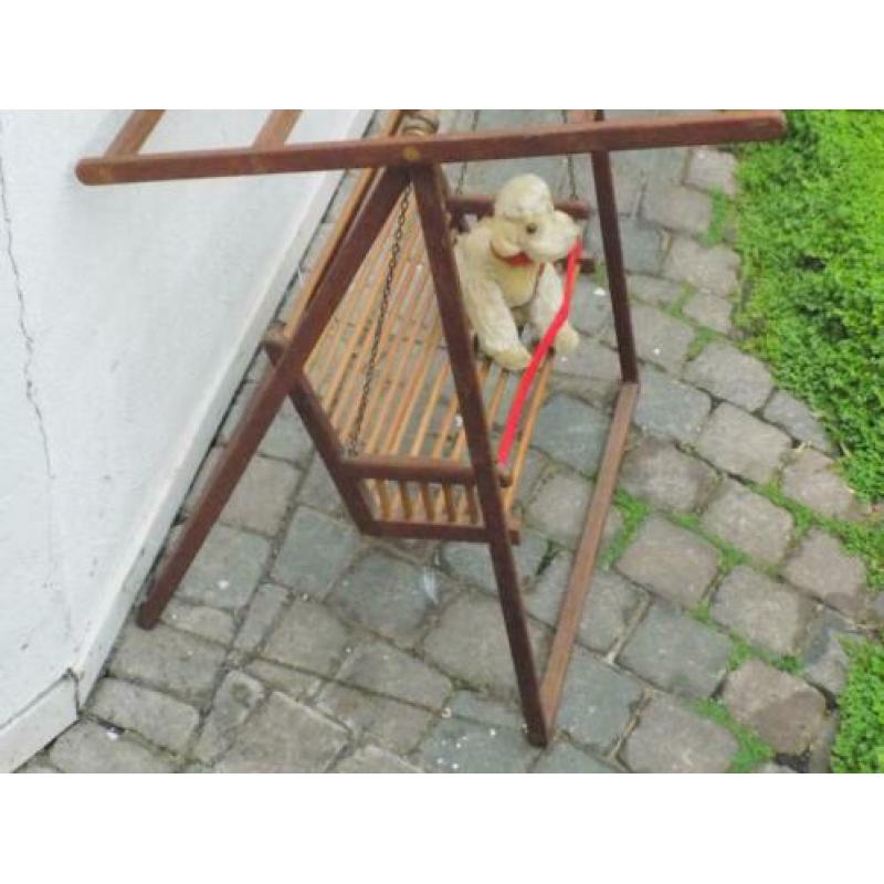 Poppen Deens design schommelstoel voor poppen vintage retro.