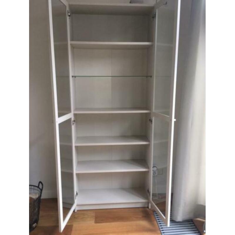 Vitrinekast / boekenkast ( Ikea Billy )met extra glasplaat