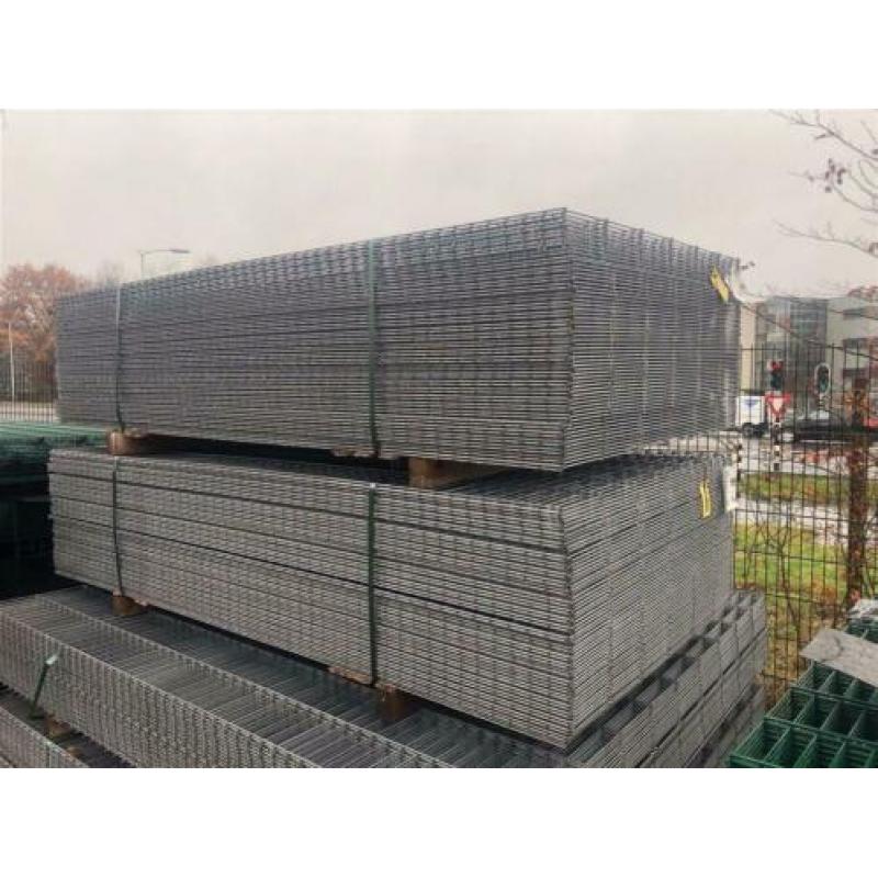 70m Gegalvaniseerd Hekwerk 123cm hoog - 2e keus palen