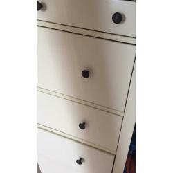 Een mooie Ikea ladekast offwhite