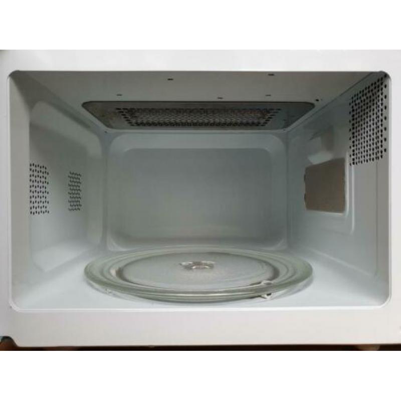 Eenvoudige, vrijwel nieuwe, magnetron, 700 Watt