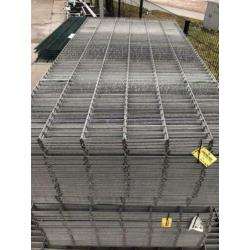 70m Gegalvaniseerd Hekwerk 123cm hoog - 2e keus palen