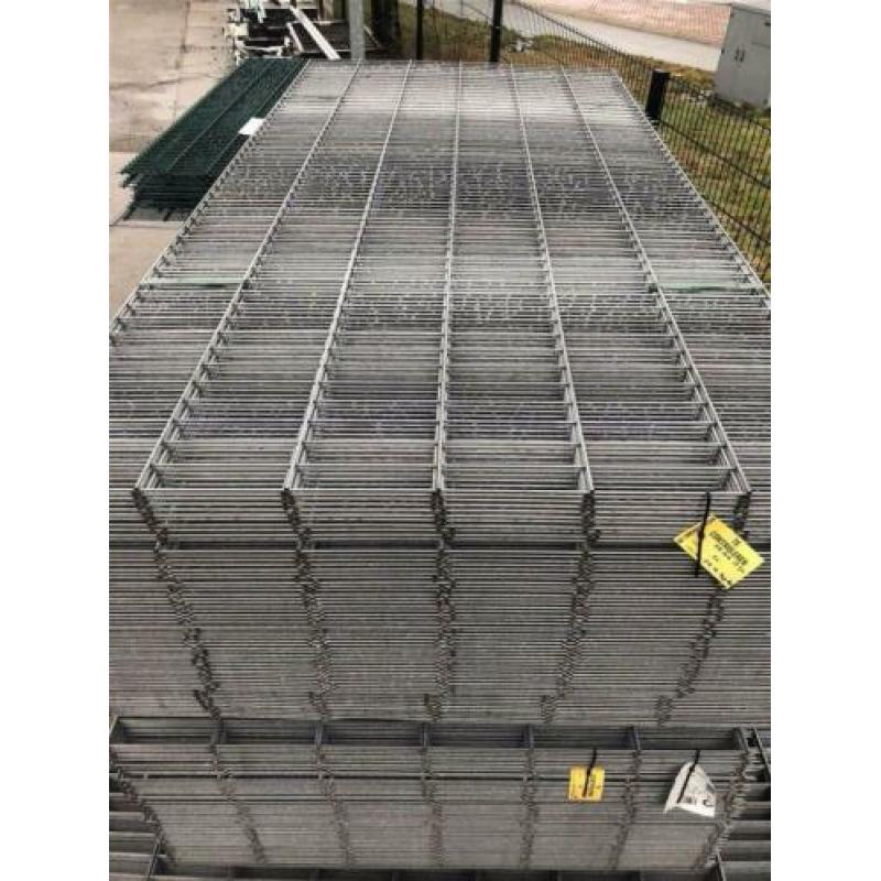 70m Gegalvaniseerd Hekwerk 123cm hoog - 2e keus palen