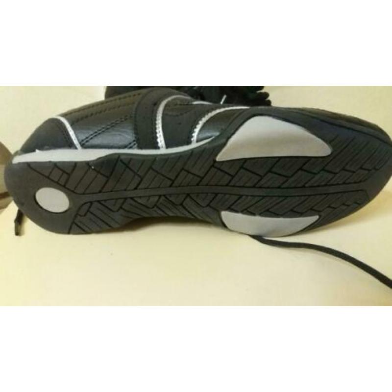 Nieuwe zwarte schoenen/ gympen