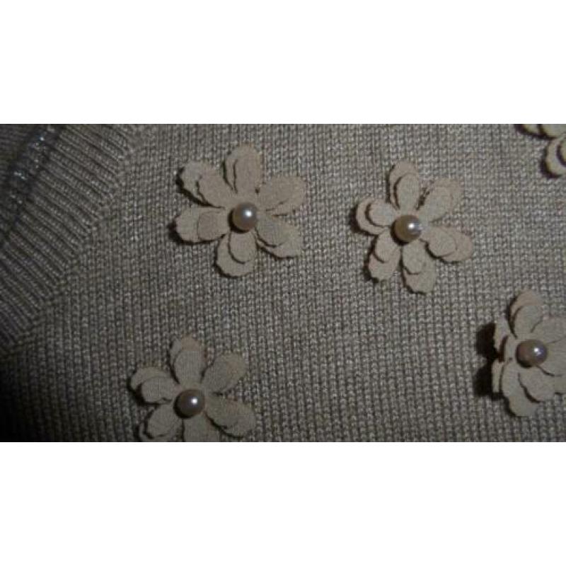 Mooi licht-taupe-kleurig vestje van Lola Liza mt 38/40