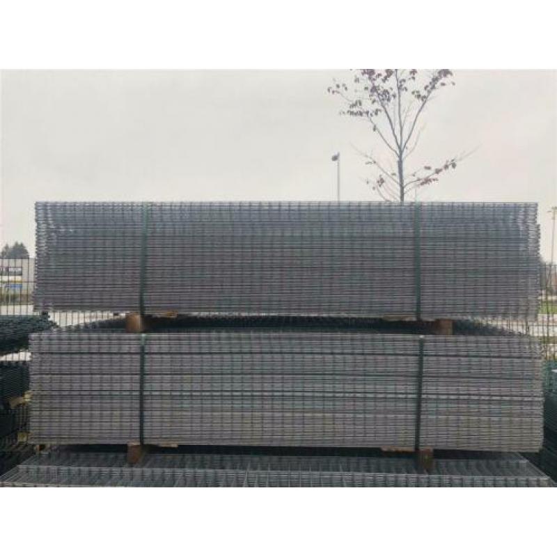 70m Gegalvaniseerd Hekwerk 123cm hoog - 2e keus palen
