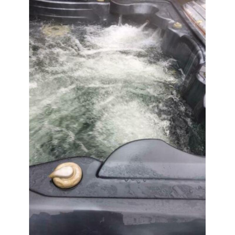 Jacuzzi 7 persoons