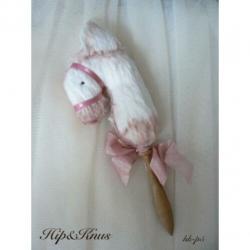 Brocant handgemaakt stokpaardje creme/roze H&K