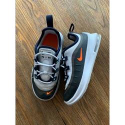 Nike AXIS 26