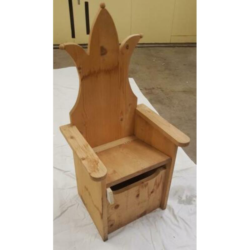 Kinder 'kroon' stoel - H84 cm en zithoogte 28 cm met opbergv