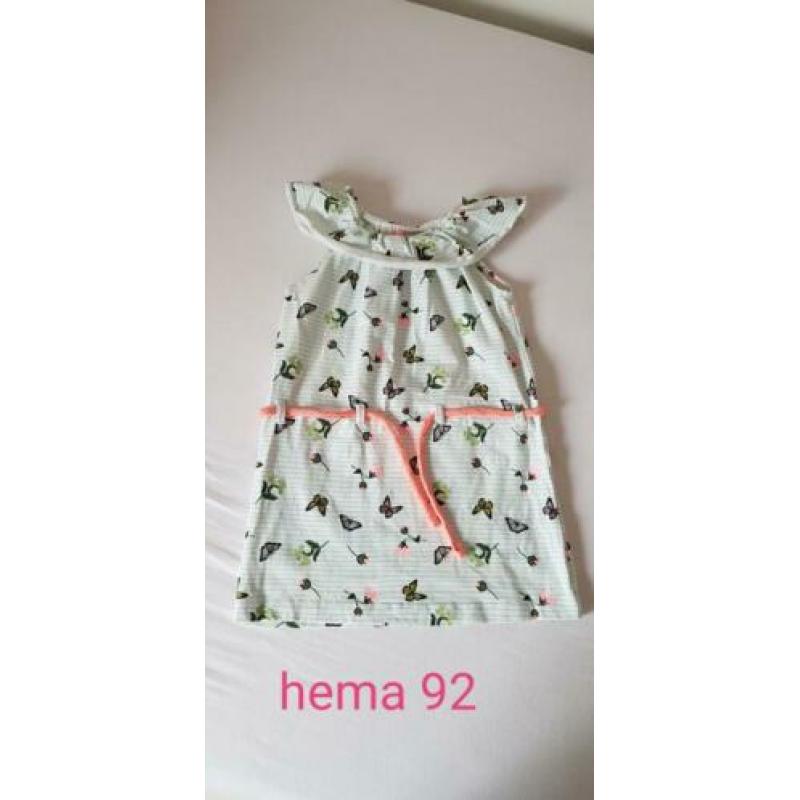 Meerdere kleding stukken van verschillende 'merken'.