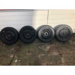 BMW 4x winterbanden en originele velgen Goodyear 195-55-16!!