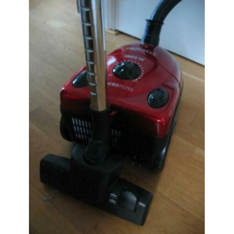 Nette AEG Progress stofzuiger (1800W) aangeboden