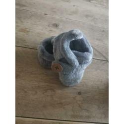 Nieuw | Grijze Ugg look a like slofjes | 3-6 maanden