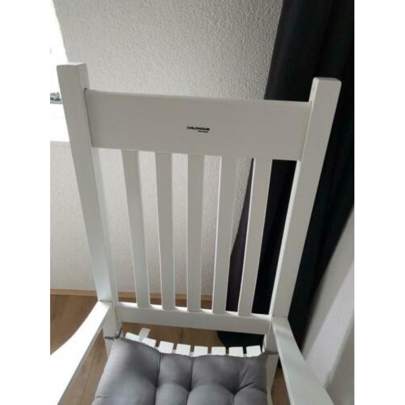Nieuwe schommelstoel met kussentje