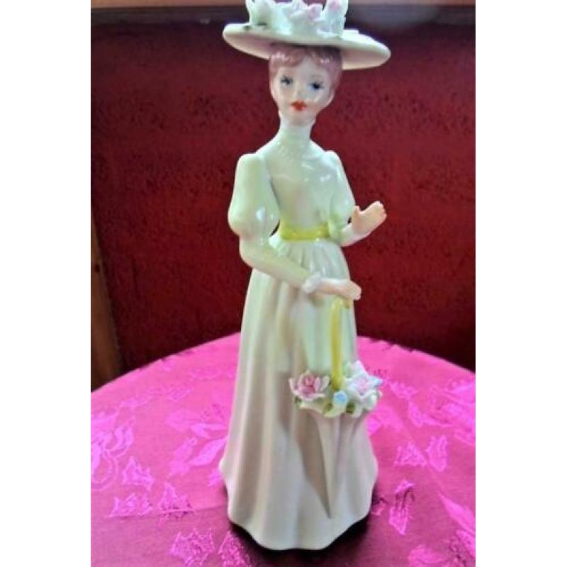 Brocante porseleinen beeld. Dame met parasol. Edwardian styl
