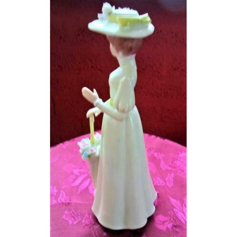 Brocante porseleinen beeld. Dame met parasol. Edwardian styl