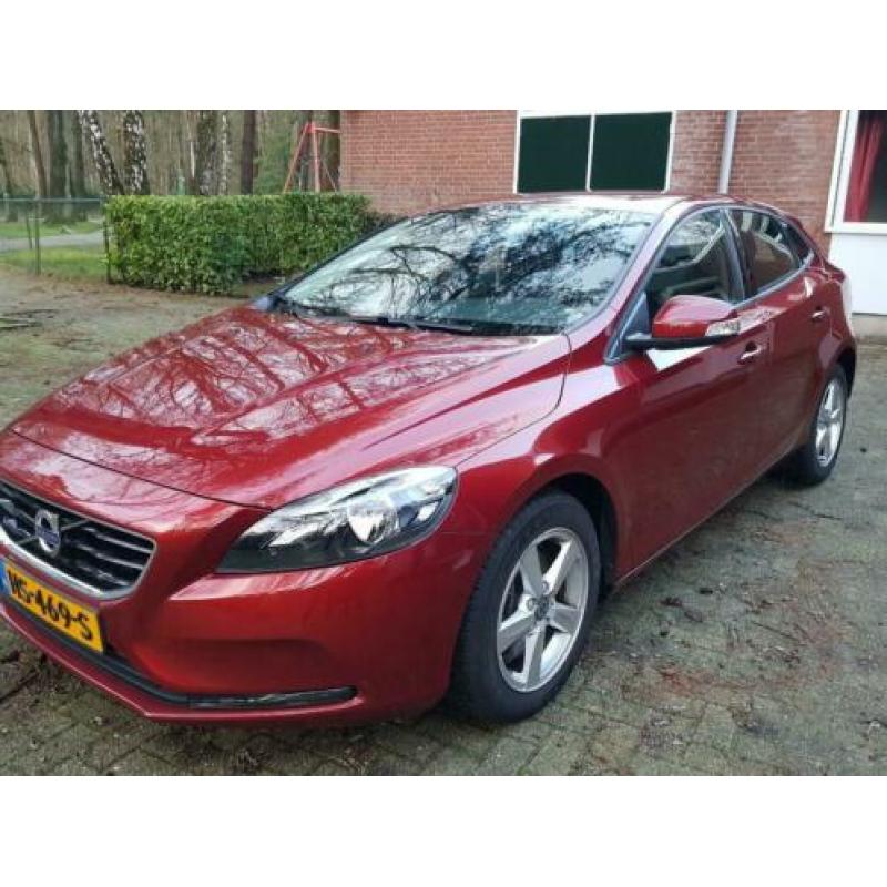 Volvo V40 2.0 D3 Geartronic 2015 Rood