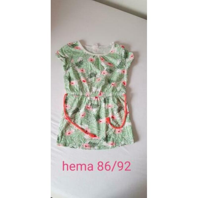 Meerdere kleding stukken van verschillende 'merken'.