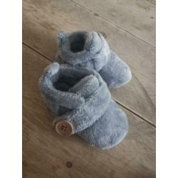 Nieuw | Grijze Ugg look a like slofjes | 3-6 maanden