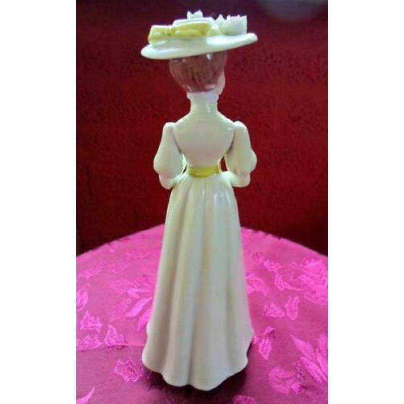 Brocante porseleinen beeld. Dame met parasol. Edwardian styl