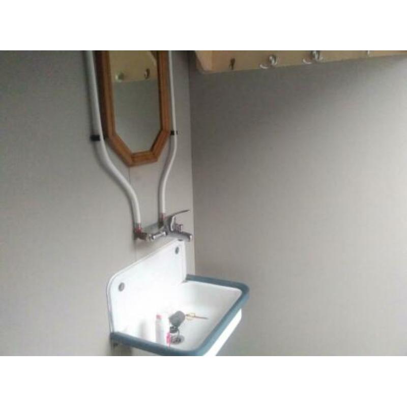 nood sanitair douche wc toilet