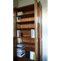 Grote Boekenkast. Drie Stuks.