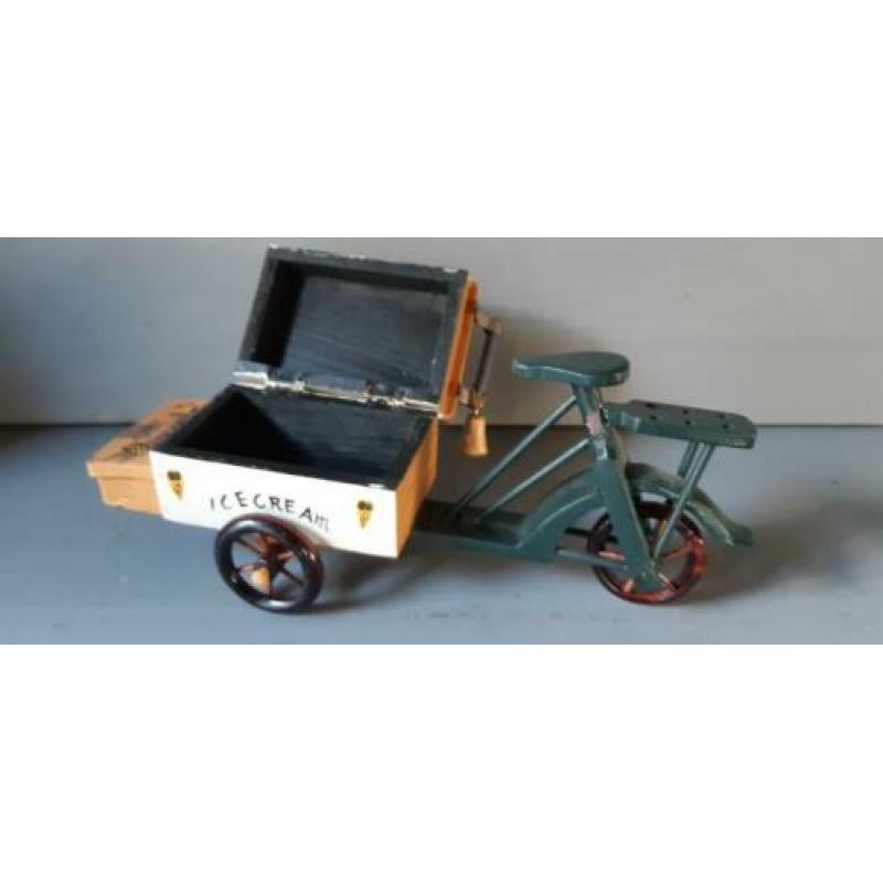 Vintage IJscokar, 30 cm Mooi houten model