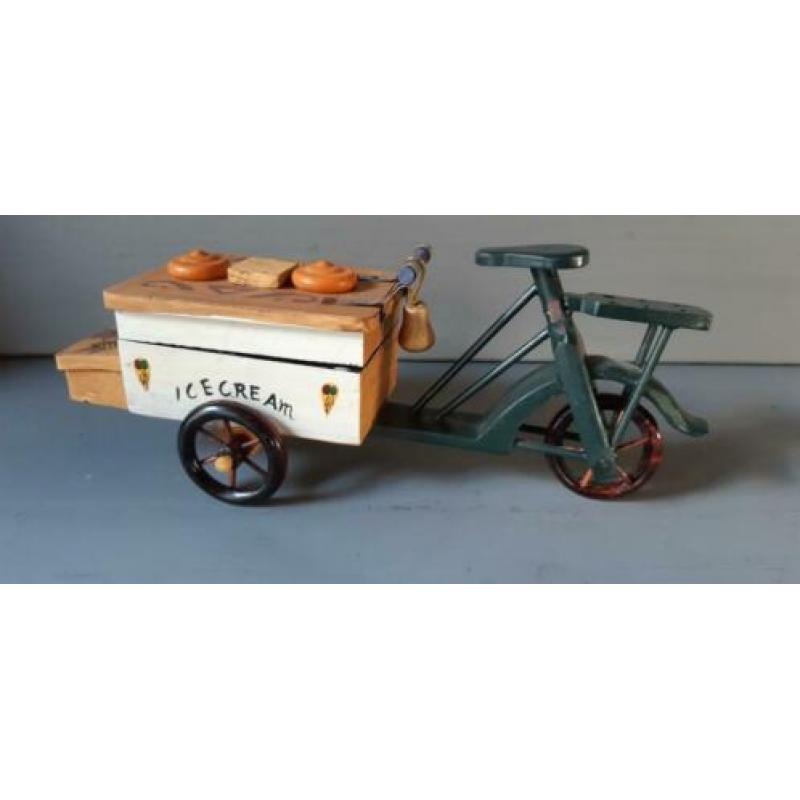 Vintage IJscokar, 30 cm Mooi houten model