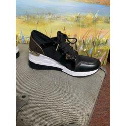 Michael Kors Lage sneakers Liv-Trainer. Zwart maat 36.