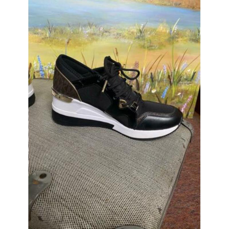 Michael Kors Lage sneakers Liv-Trainer. Zwart maat 36.
