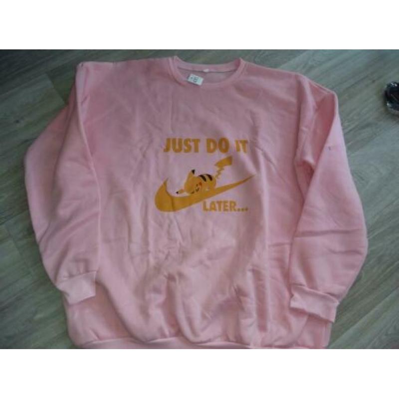 NIEUW Pokémon pikachu sweater maat 48 / 4xl Roze